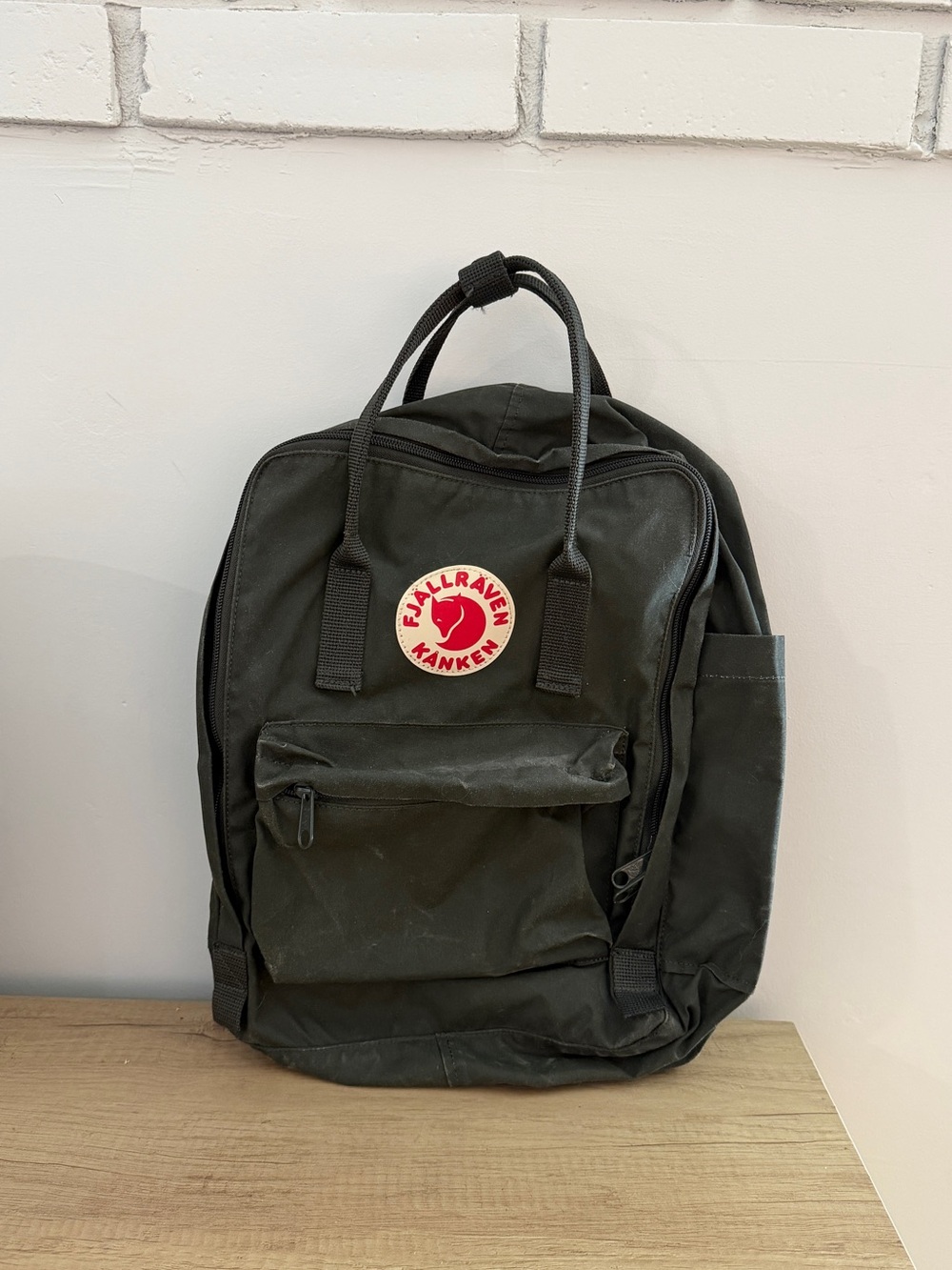 FJallraven  Kånken Backpack – Olive Green